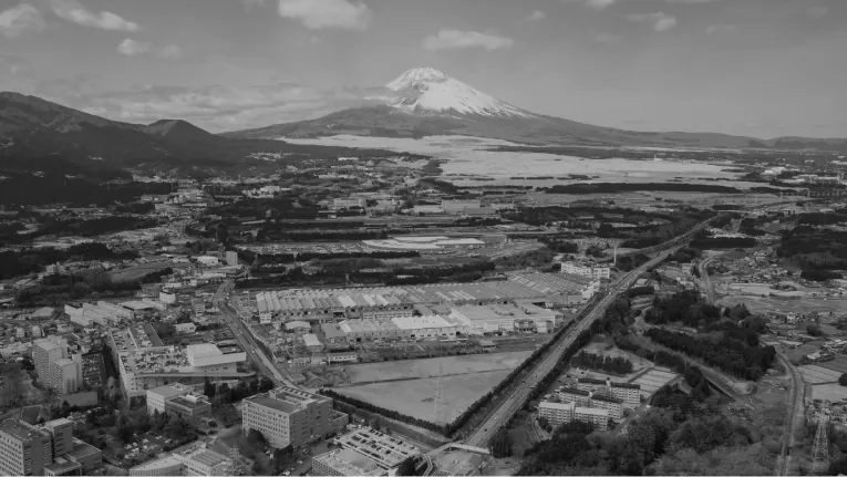 昔の東富士工場のモノクロ写真