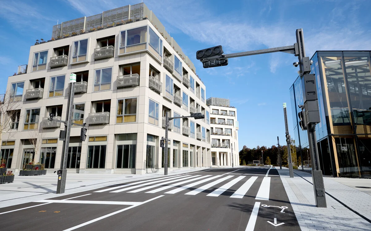 ウーブンシティの地上と信号の写真。