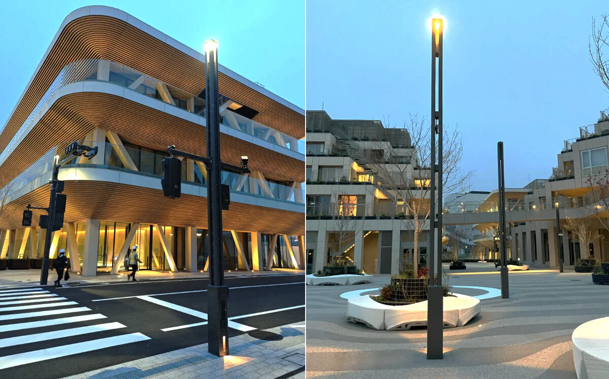 夕暮れ時で、点灯している多機能ポールの写真。異なる建物を背景にした2枚の写真がコラージュされている。