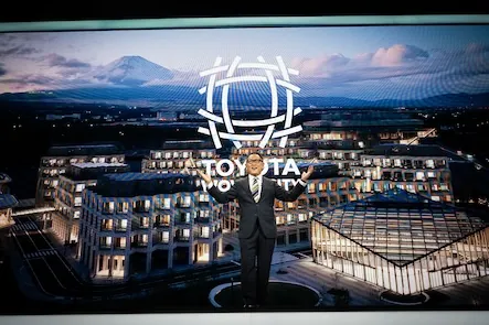 CES2025でプレゼンテーションを行う豊田章男会長の写真