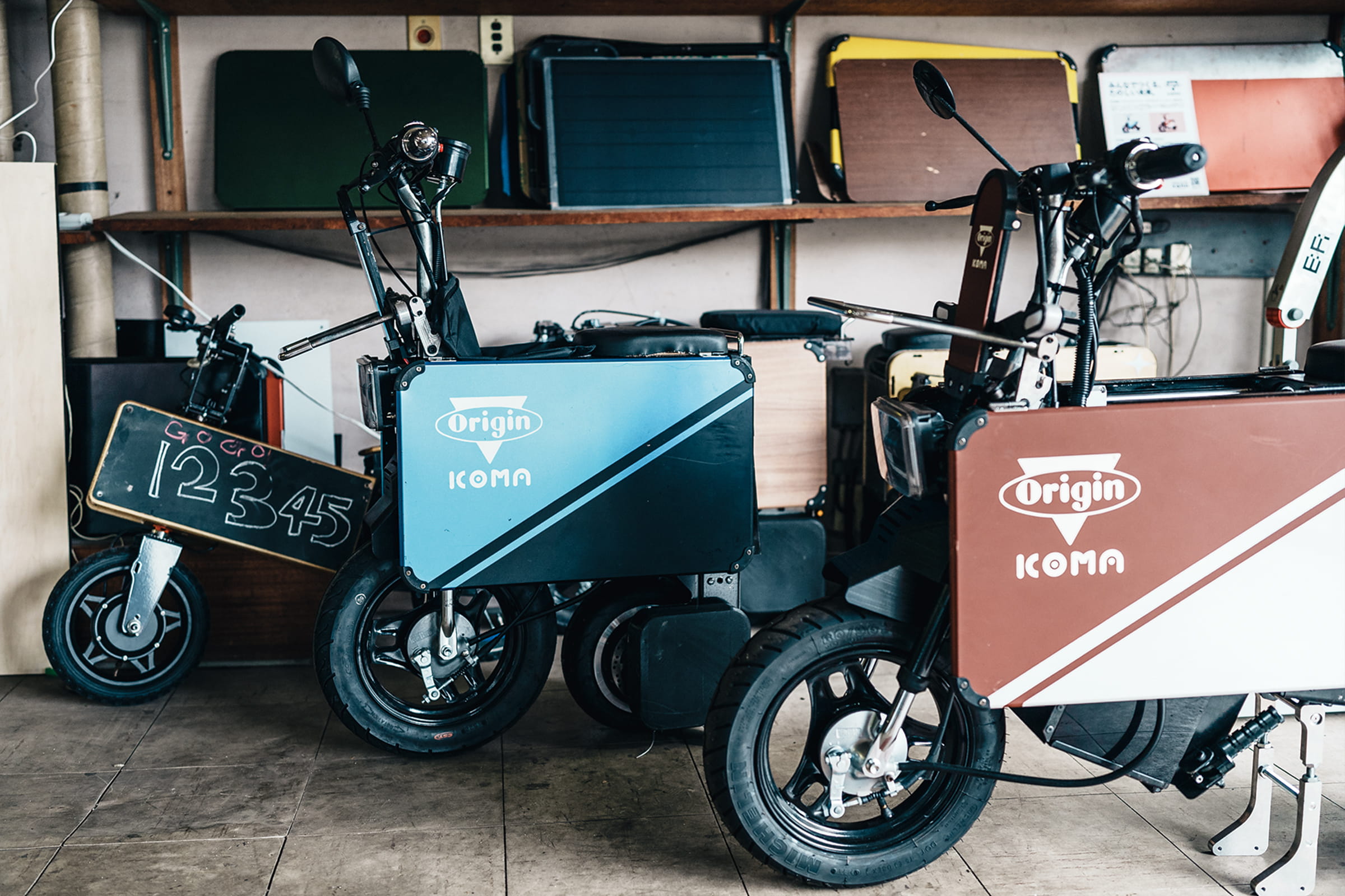 タタメルバイクが並んでいる様子の写真