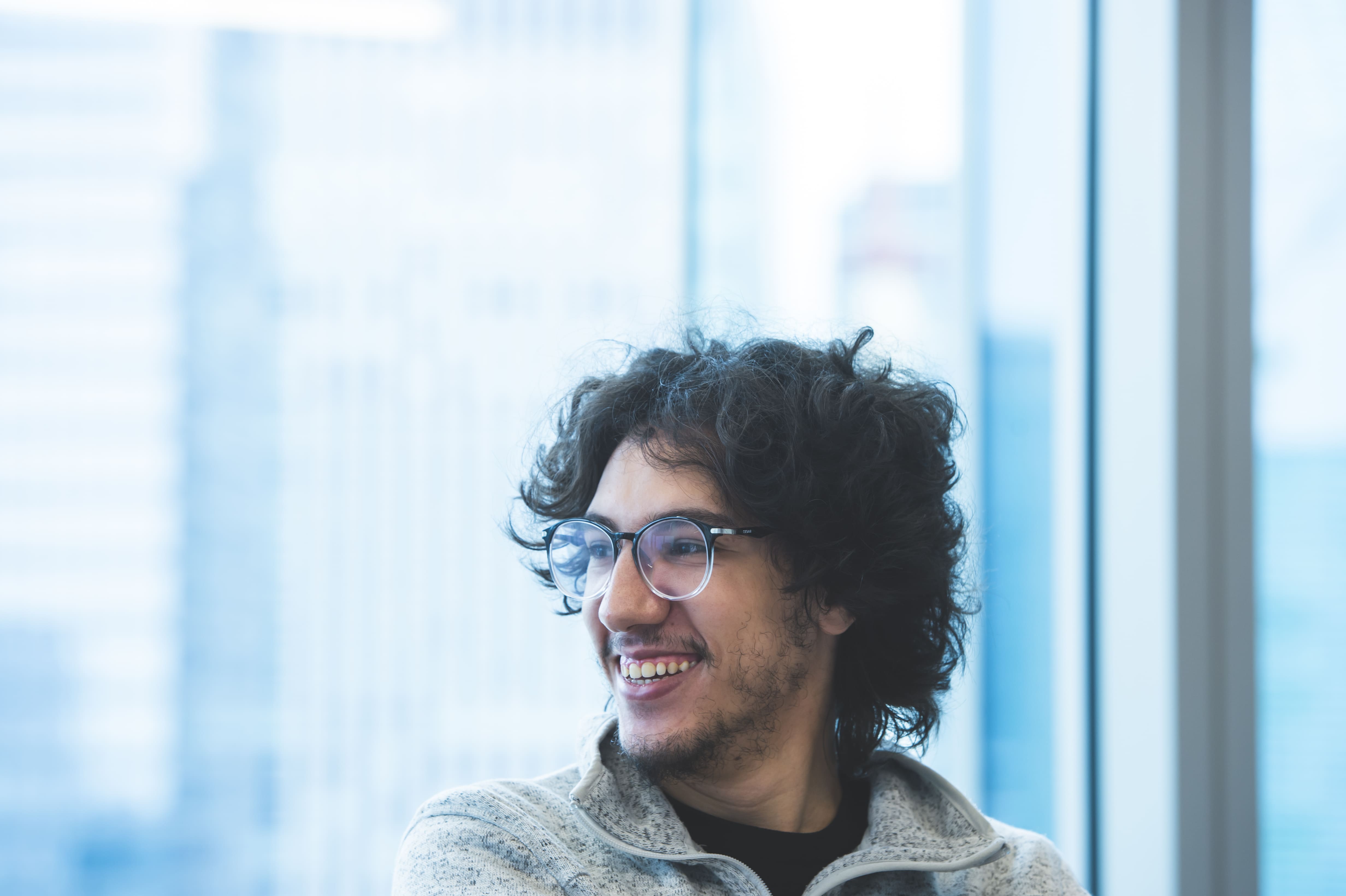 ウーブン・バイ・トヨタのマルワンさんがインタビューで話している様子の写真