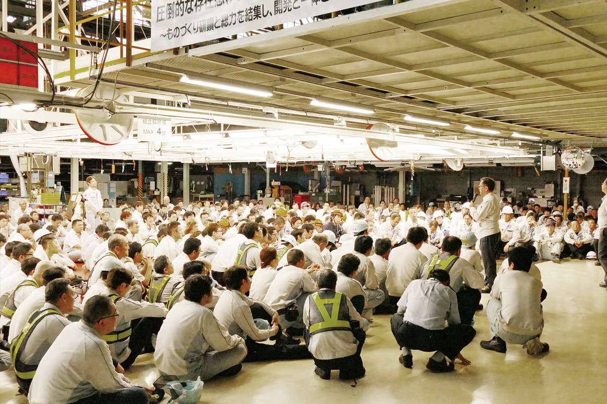 Photo from 2018 of an employee assembly that was held at the Higashi-Fuji Plant